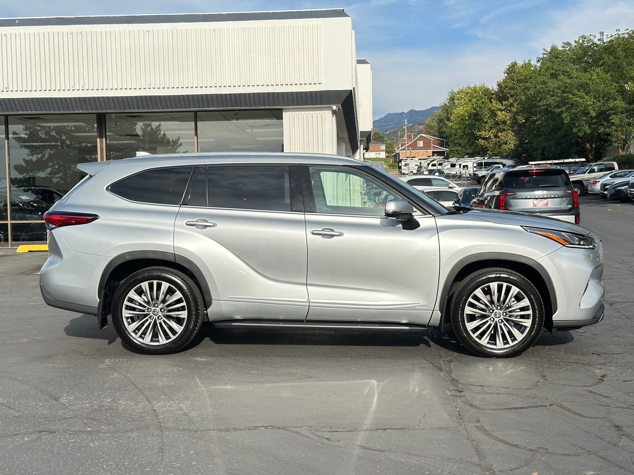 Toyota Highlander Hybrid Platinum AWD 2023