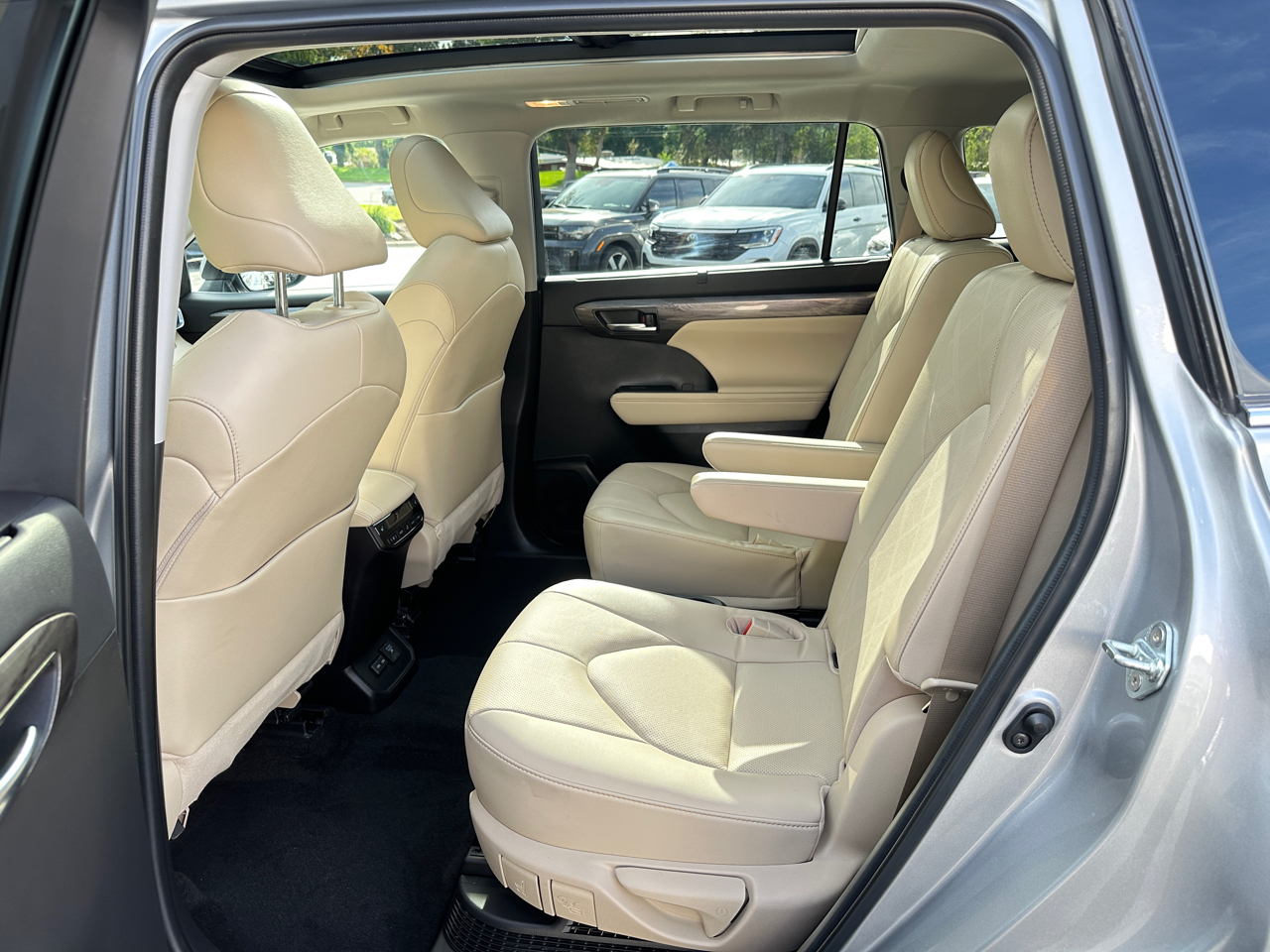 Toyota Highlander Hybrid Platinum AWD 2023