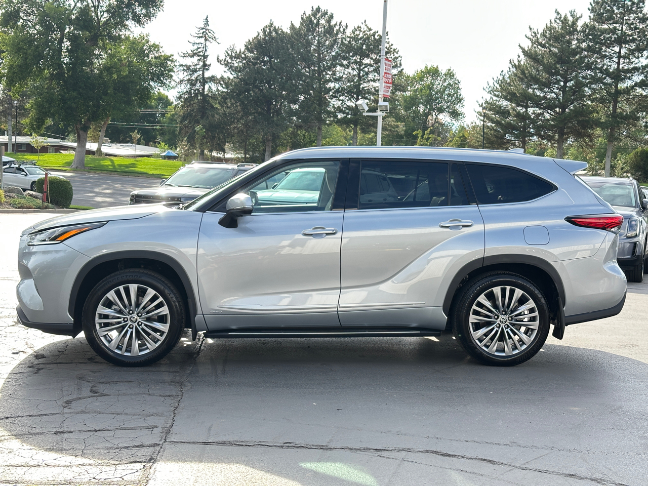 Toyota Highlander Hybrid Platinum AWD 2023