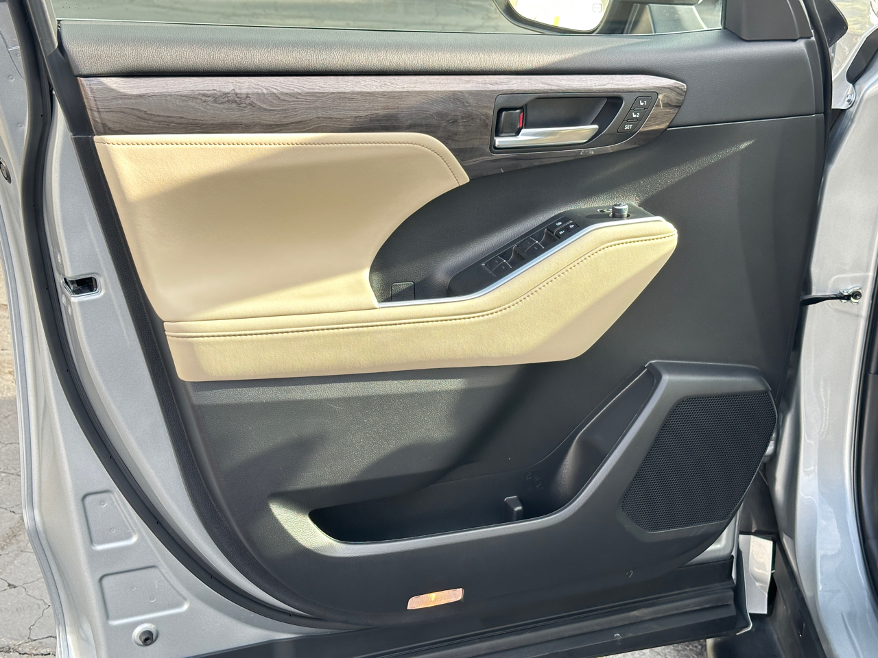 Toyota Highlander Hybrid Platinum AWD 2023