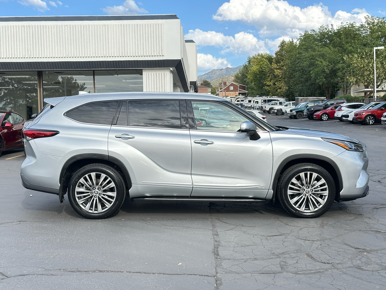 Toyota Highlander Hybrid Platinum AWD 2023
