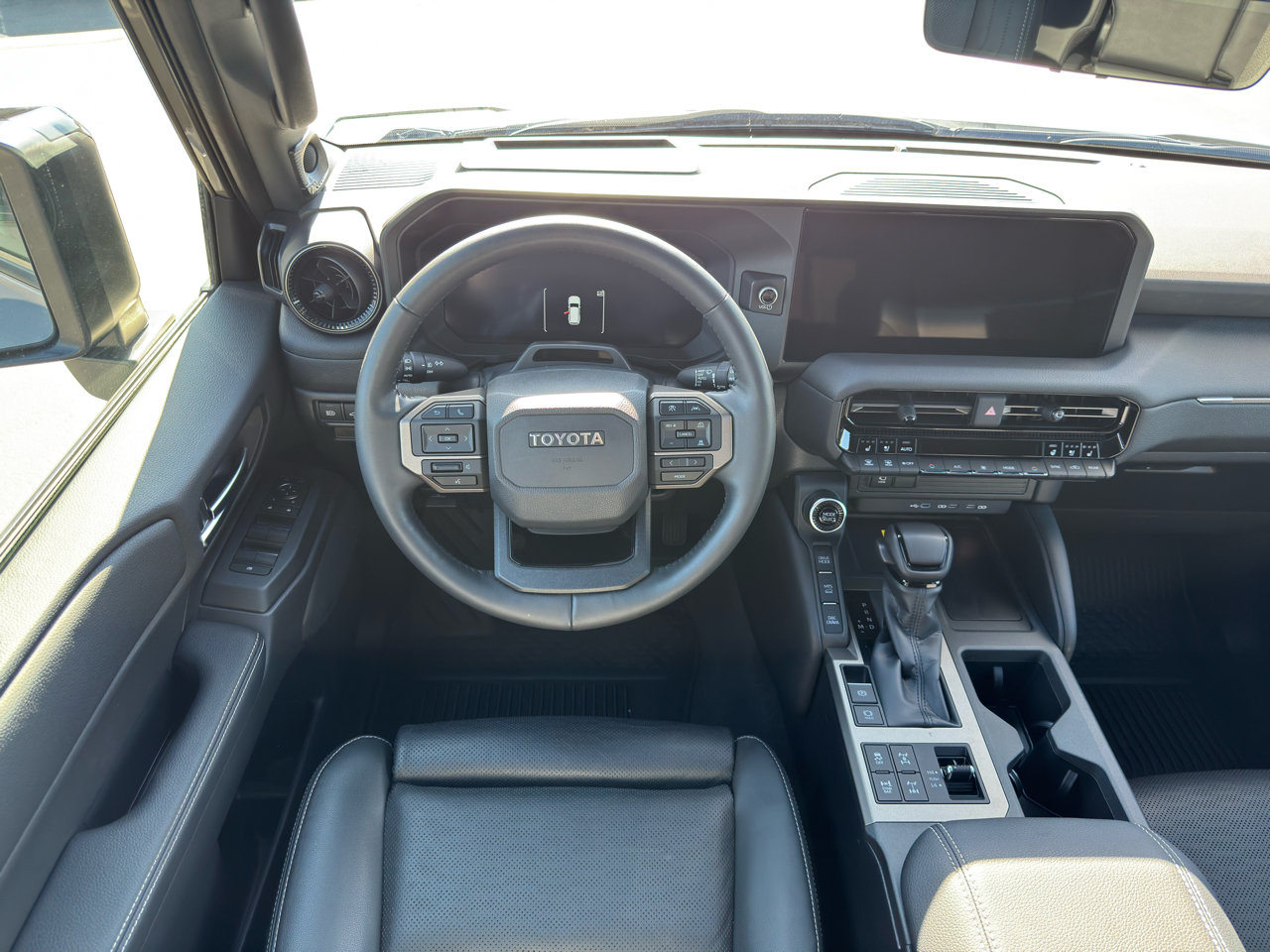 Toyota Land Cruiser Base 2024
