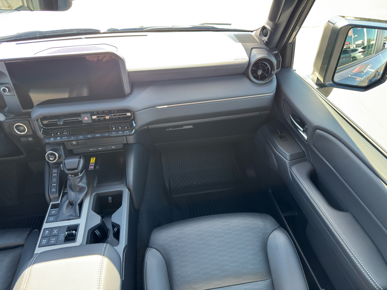 Toyota Land Cruiser Base 2024