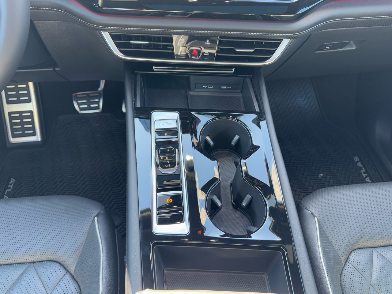 Volkswagen Atlas Cross Sport SEL Premium R-Line 4MOTION 2024