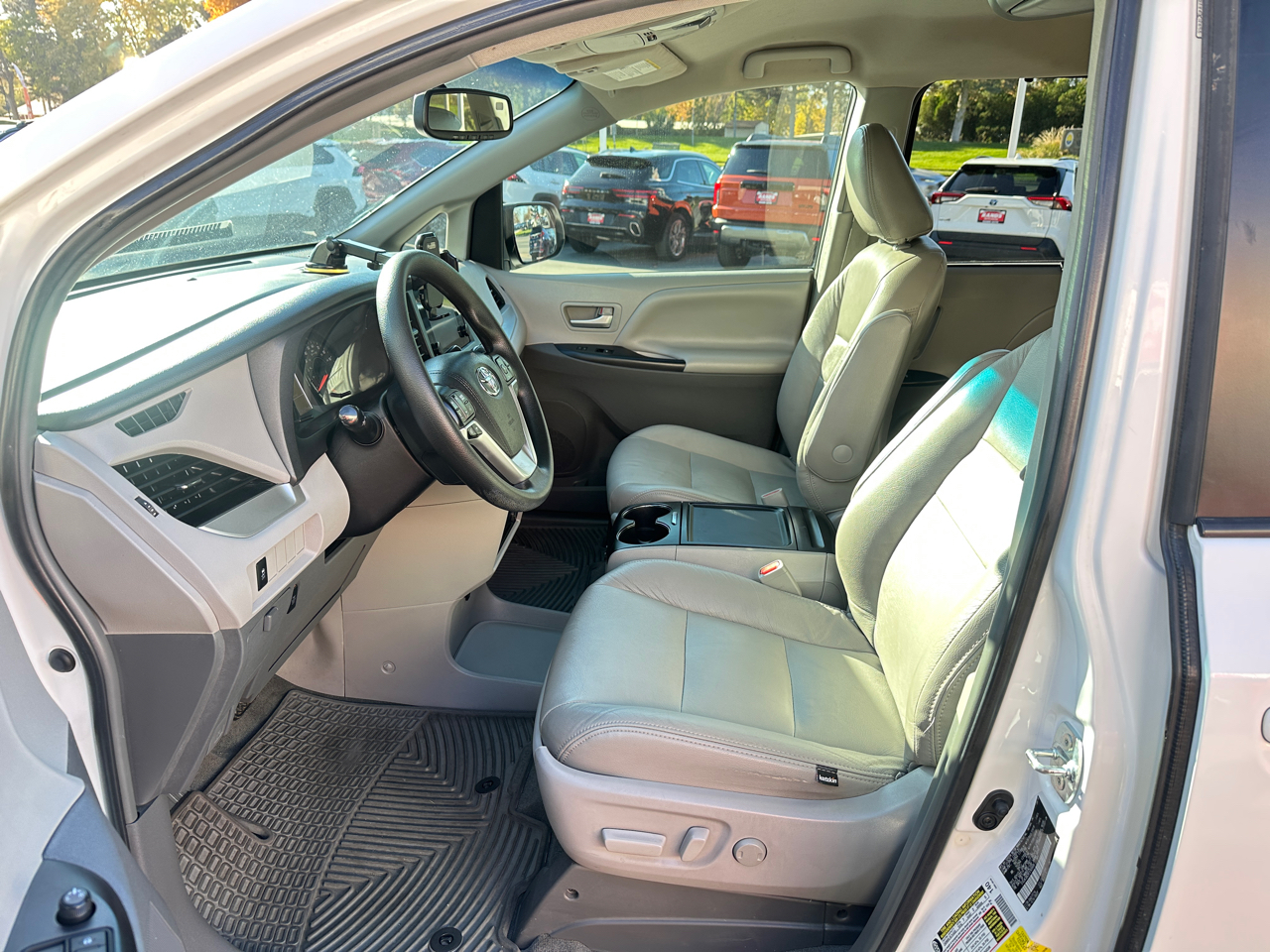 Toyota Sienna LE AWD 7-Passenger V6 2015