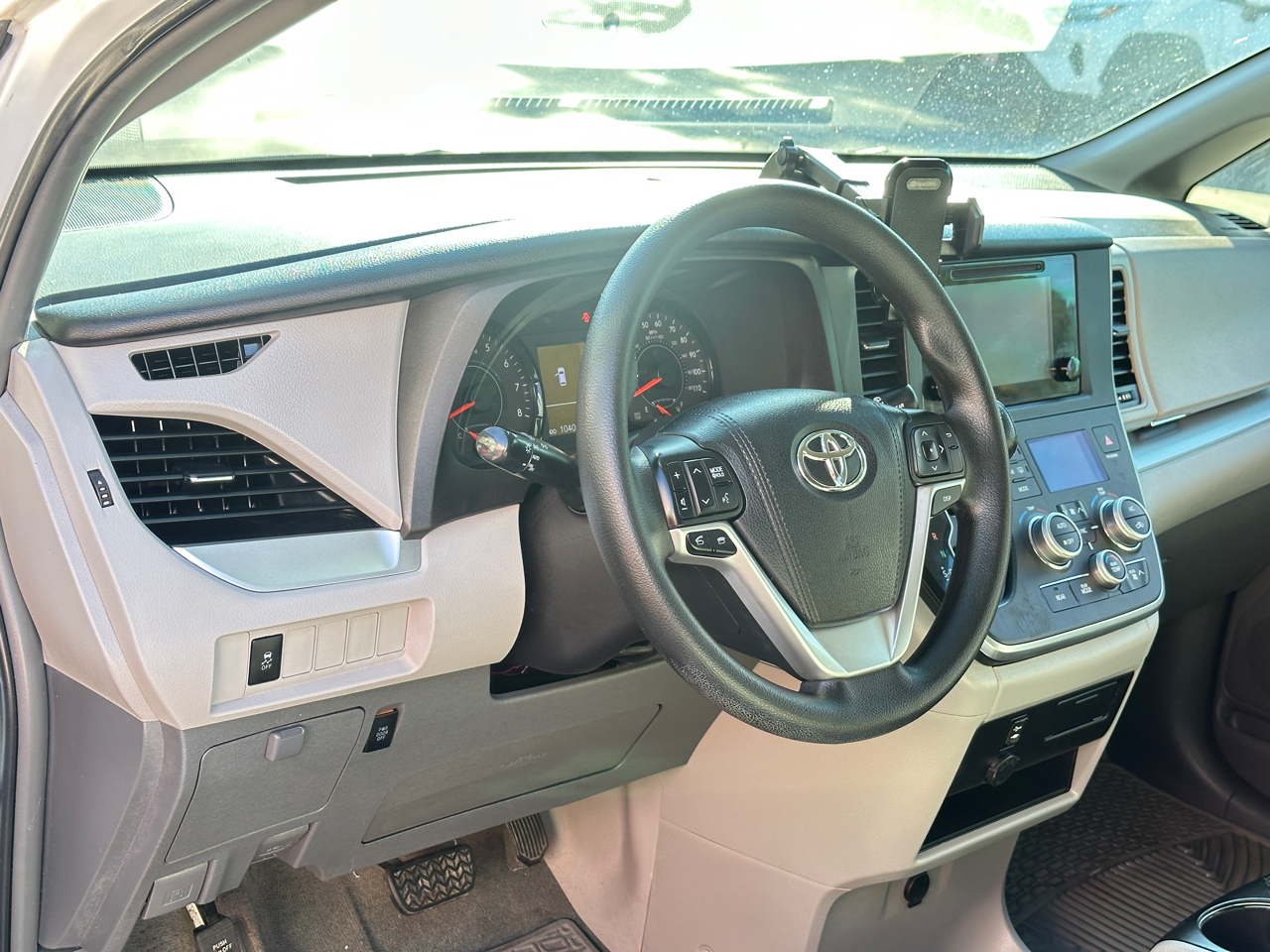 Toyota Sienna LE AWD 7-Passenger V6 2015