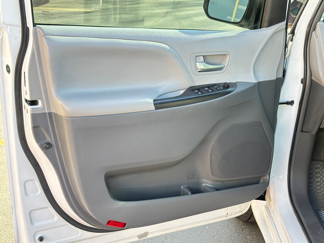 Toyota Sienna LE AWD 7-Passenger V6 2015