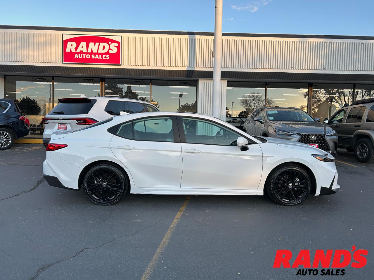 2025 Toyota Camry Hybrid SE