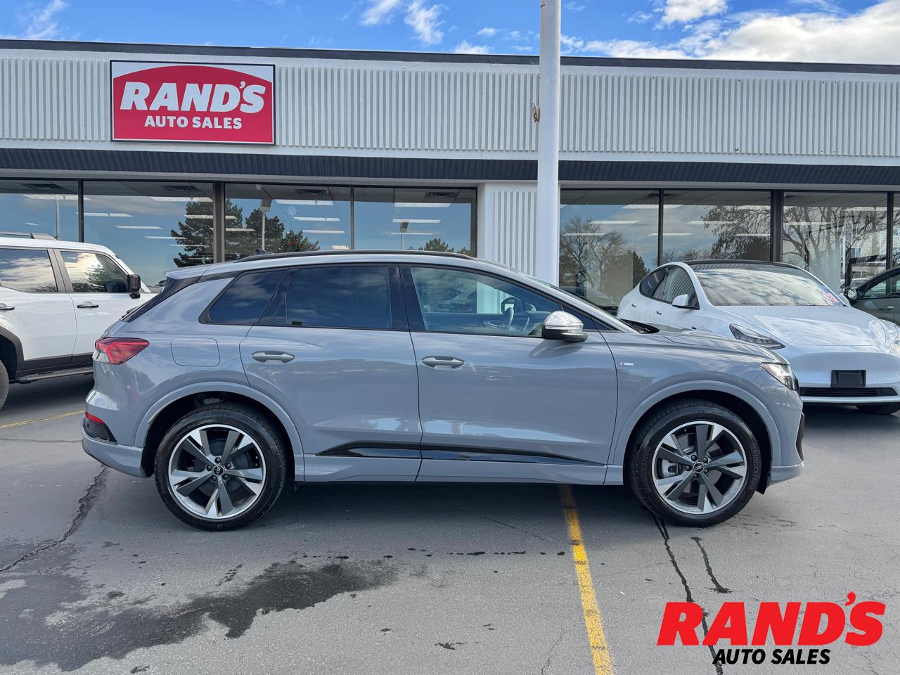 2023 Audi Q4 e-tron Premium w/50