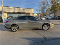 2024 Hyundai Elantra 