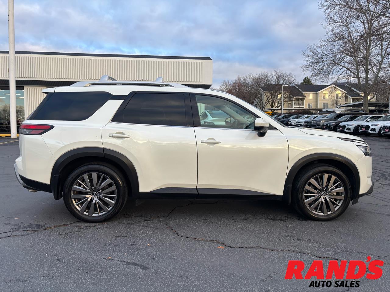 2024 Nissan Pathfinder SL 4WD