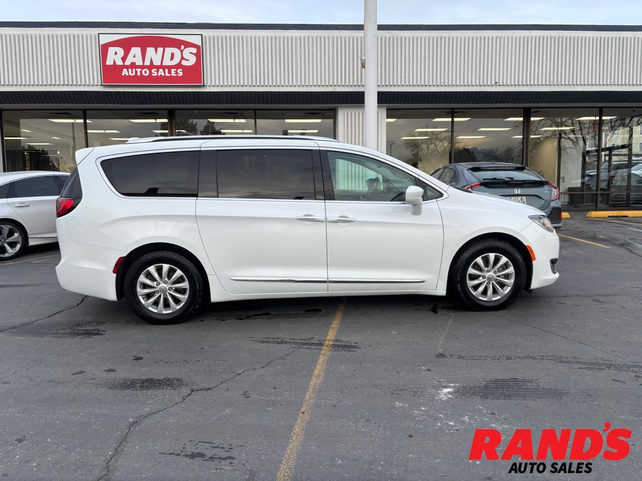 2019 Chrysler Pacifica Touring-L