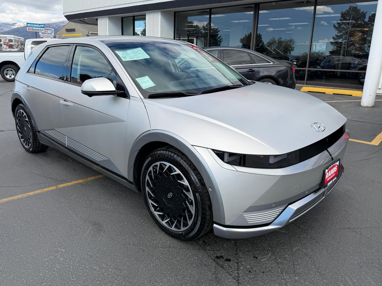 View vehicle photo 2