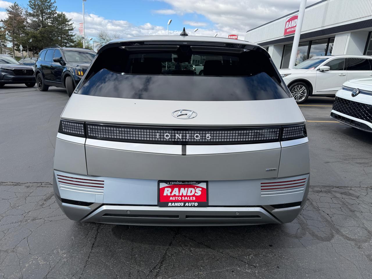 View vehicle photo 6