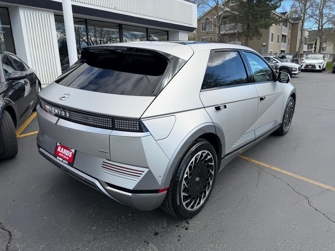 View vehicle photo 7