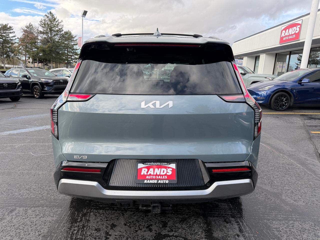 View vehicle photo 6