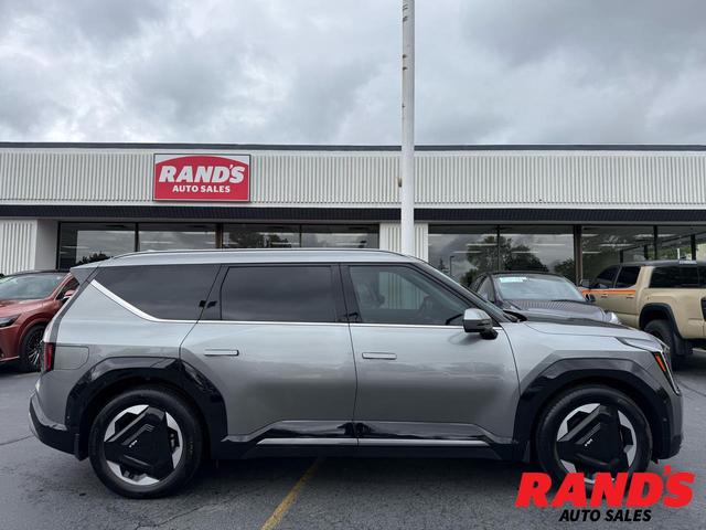 Gray 2024 Kia EV9 Land AWD SUV / Crossover All-Wheel Drive Automatic