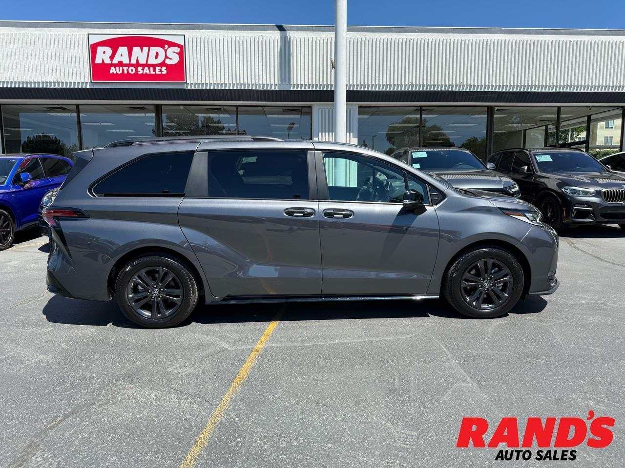 2025 Toyota Sienna XSE 7-Passenger AWD