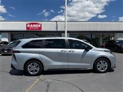 2022 Toyota Sienna 