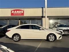 2024 Hyundai Elantra 