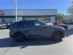 2025 Audi SQ6 e-tron 