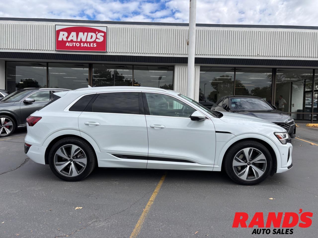 2024 Audi Q8 e-tron quattro Premium Plus
