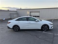 2024 Hyundai Elantra 