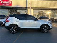 2022 Volvo XC40 