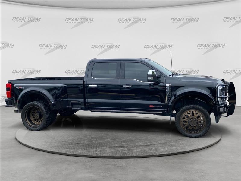 Ford F-450 SD Lariat Crew Cab DRW 4WD 2025