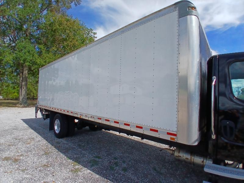 Freightliner M2 106 Plus  2023