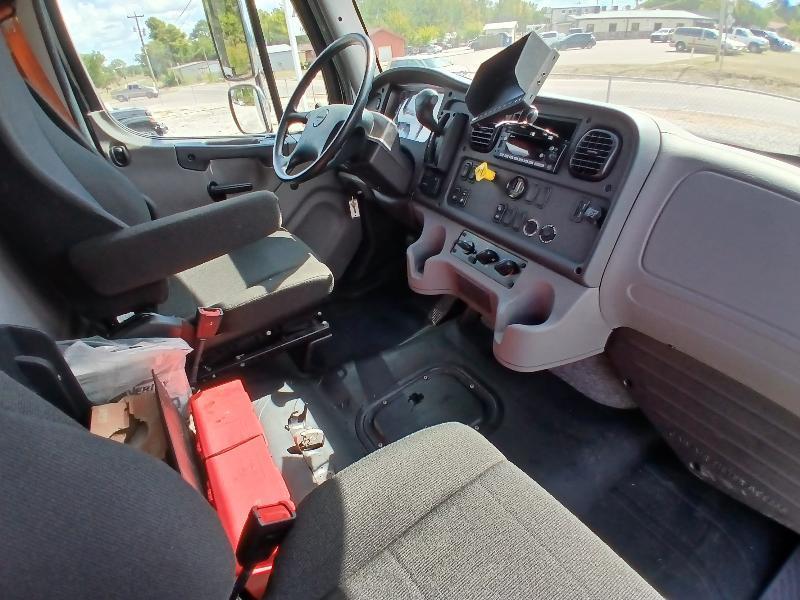 Freightliner M2 106 Plus  2023