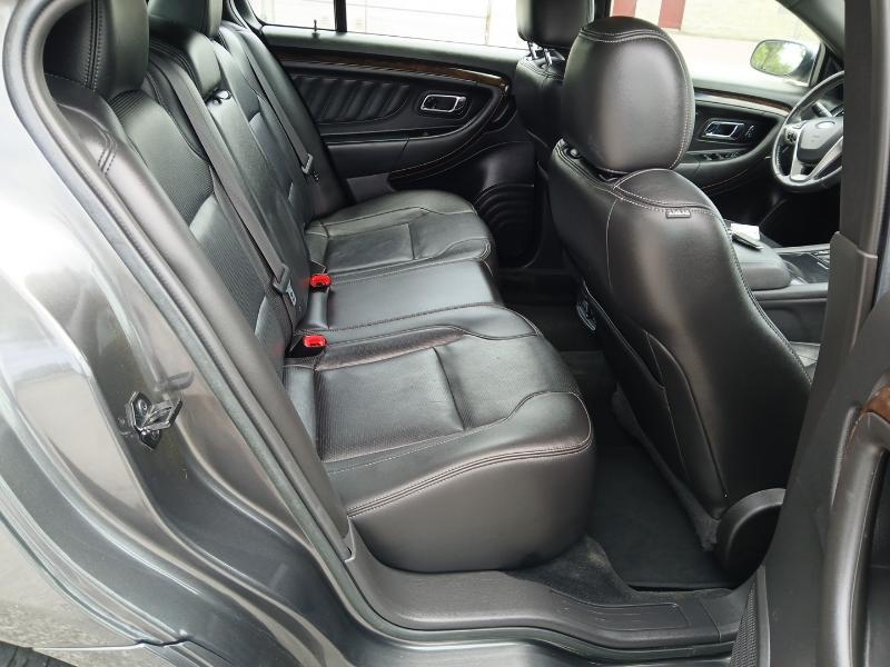 Ford Taurus Limited FWD 2017