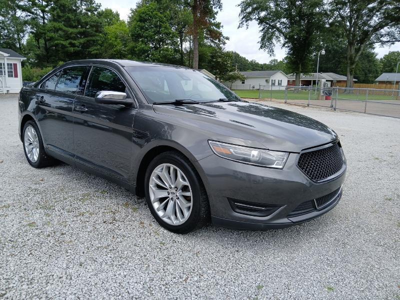 Ford Taurus Limited FWD 2017