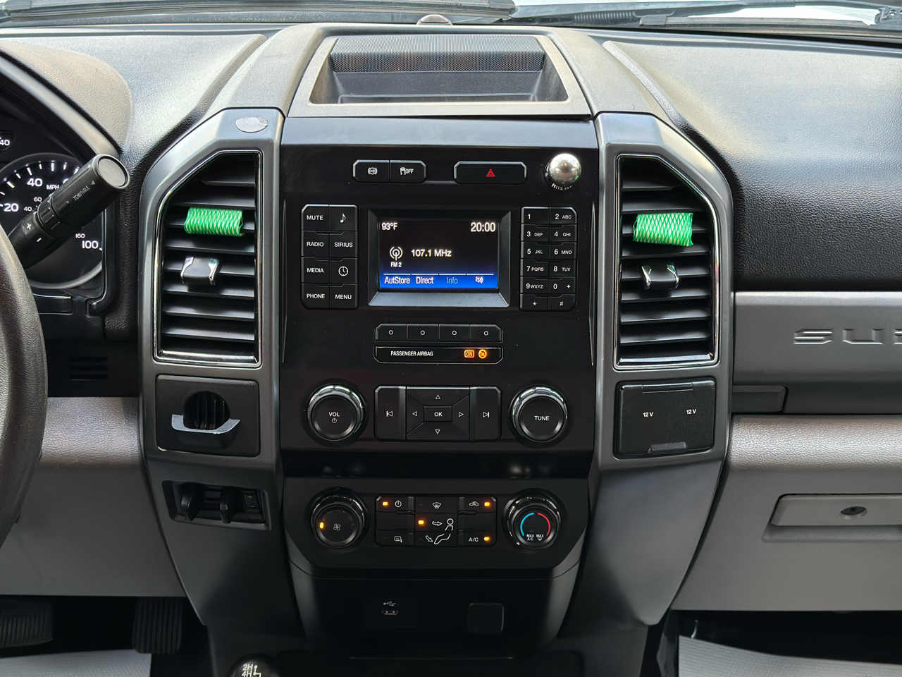 Ford Super Duty F-350 DRW XLT 4WD Crew Cab 179" WB 60" CA 2019