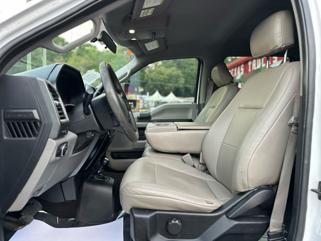 Ford Super Duty F-350 DRW XLT 4WD Crew Cab 179" WB 60" CA 2019