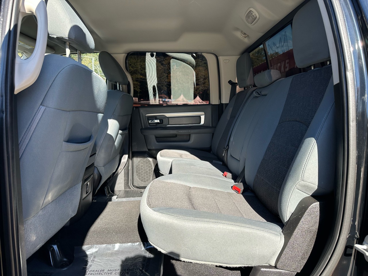 RAM 1500 4WD Crew Cab 140.5" Lone Star 2013