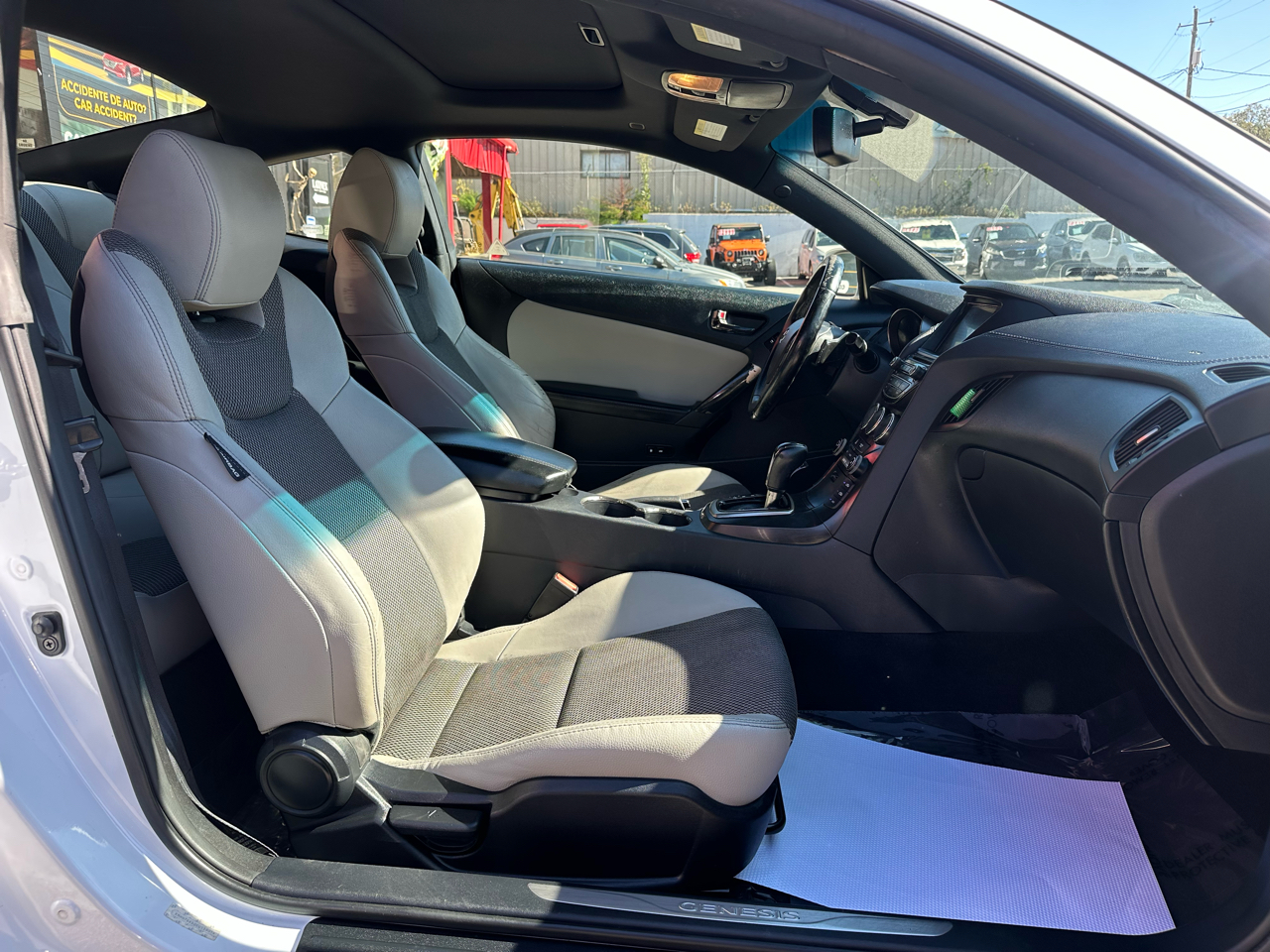 Hyundai Genesis Coupe 2dr I4 2.0T Auto Premium 2014