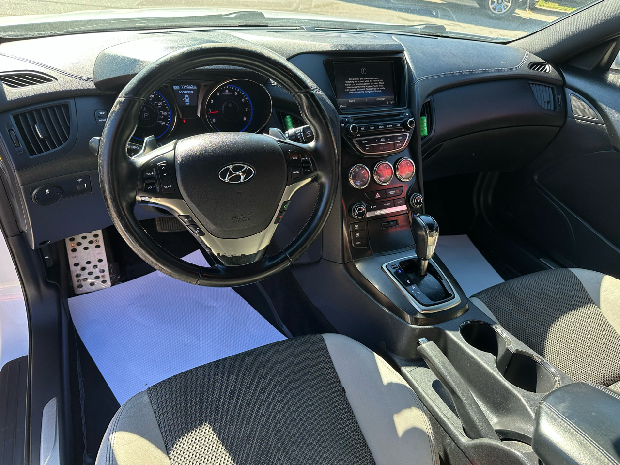 Hyundai Genesis Coupe 2dr I4 2.0T Auto Premium 2014