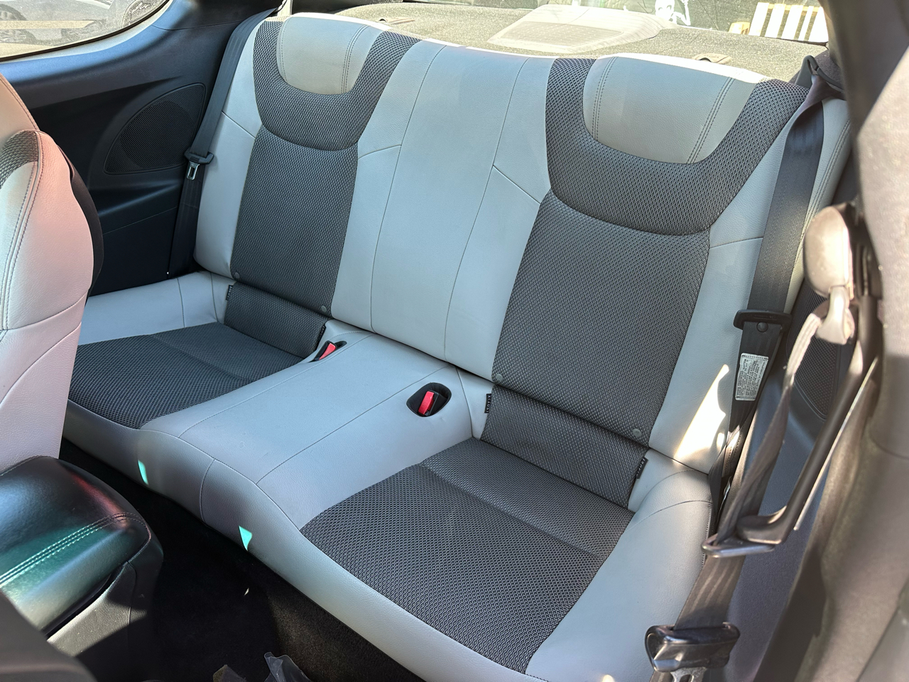 Hyundai Genesis Coupe 2dr I4 2.0T Auto Premium 2014