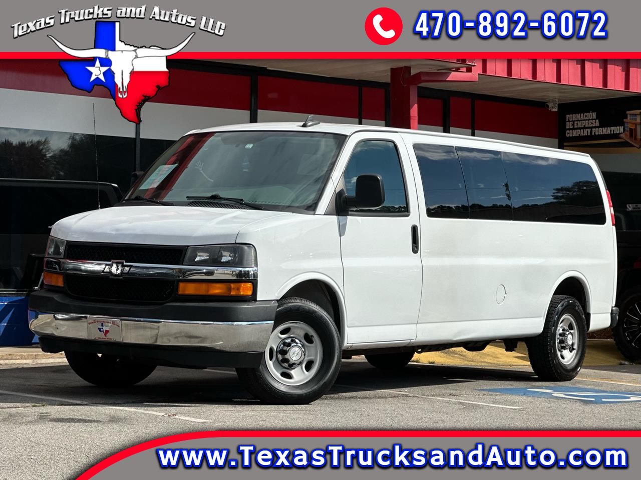 2017 Chevrolet Express Passenger RWD 3500 155" LT w/1LT