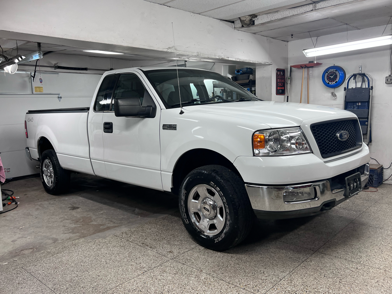 2004 Ford F-150 XL 4WD