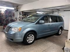 2010 Chrysler Town & Country 
