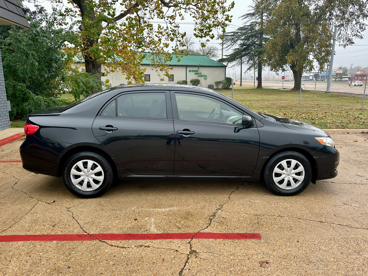 Toyota Corolla 4dr Sdn LE Auto 2010
