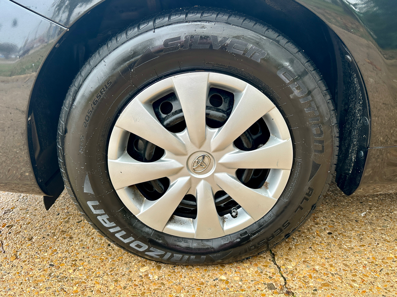 Toyota Corolla 4dr Sdn LE Auto 2010