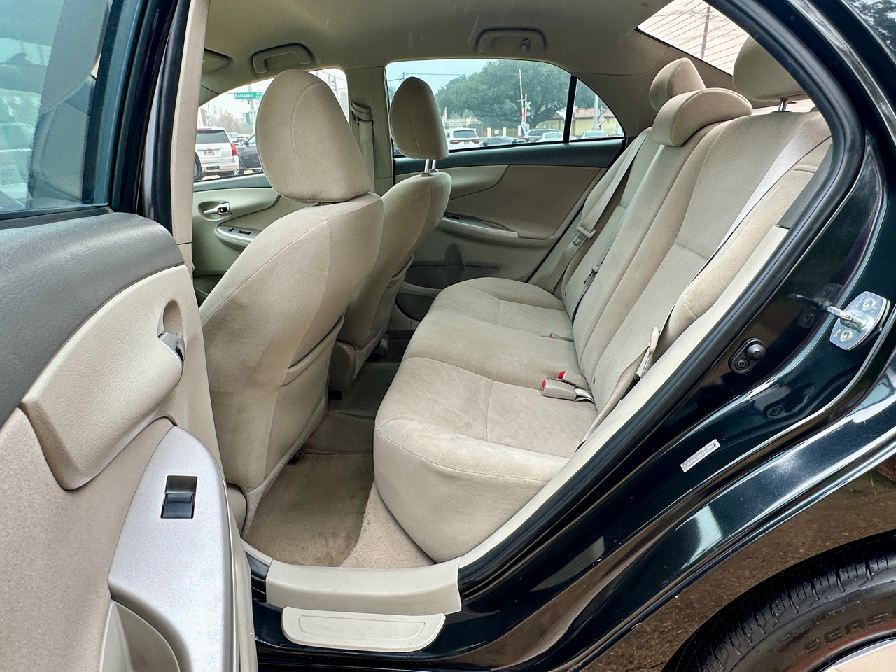 Toyota Corolla 4dr Sdn LE Auto 2010