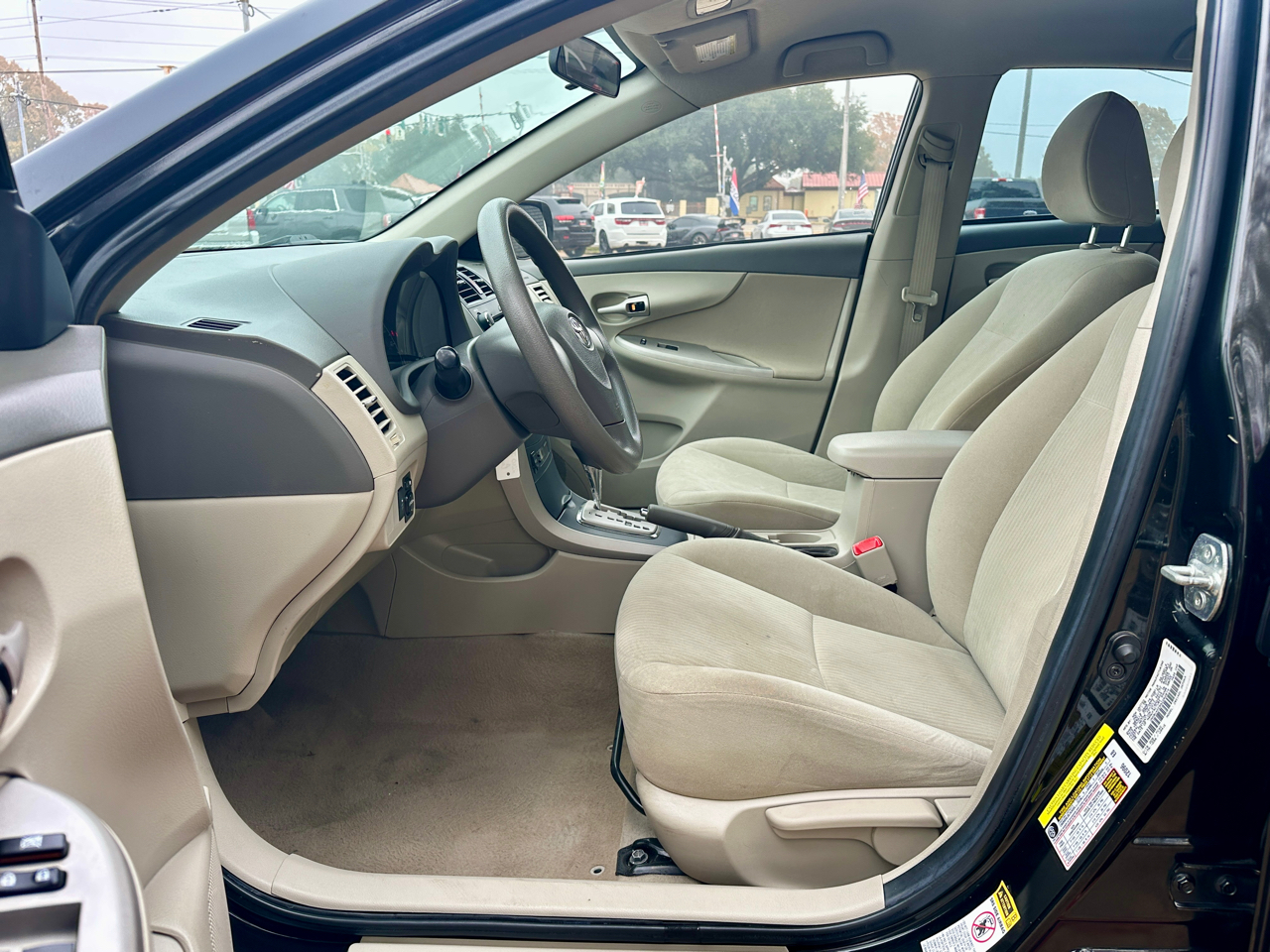 Toyota Corolla 4dr Sdn LE Auto 2010