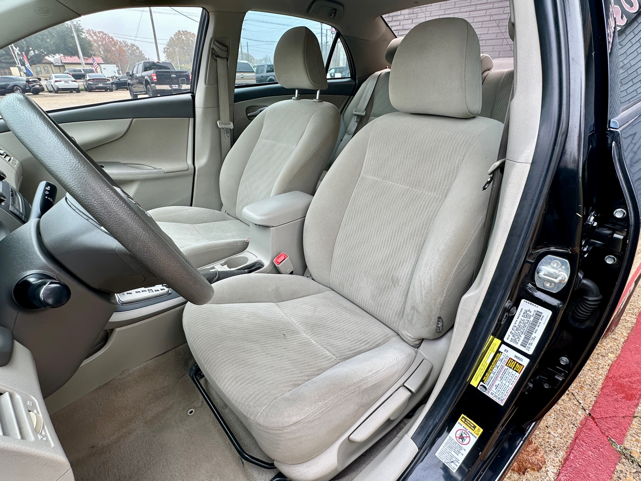 Toyota Corolla 4dr Sdn LE Auto 2010