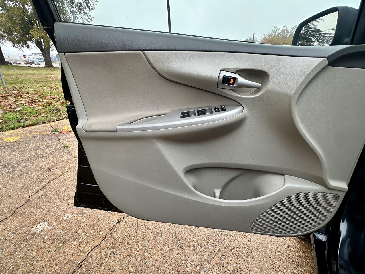 Toyota Corolla 4dr Sdn LE Auto 2010