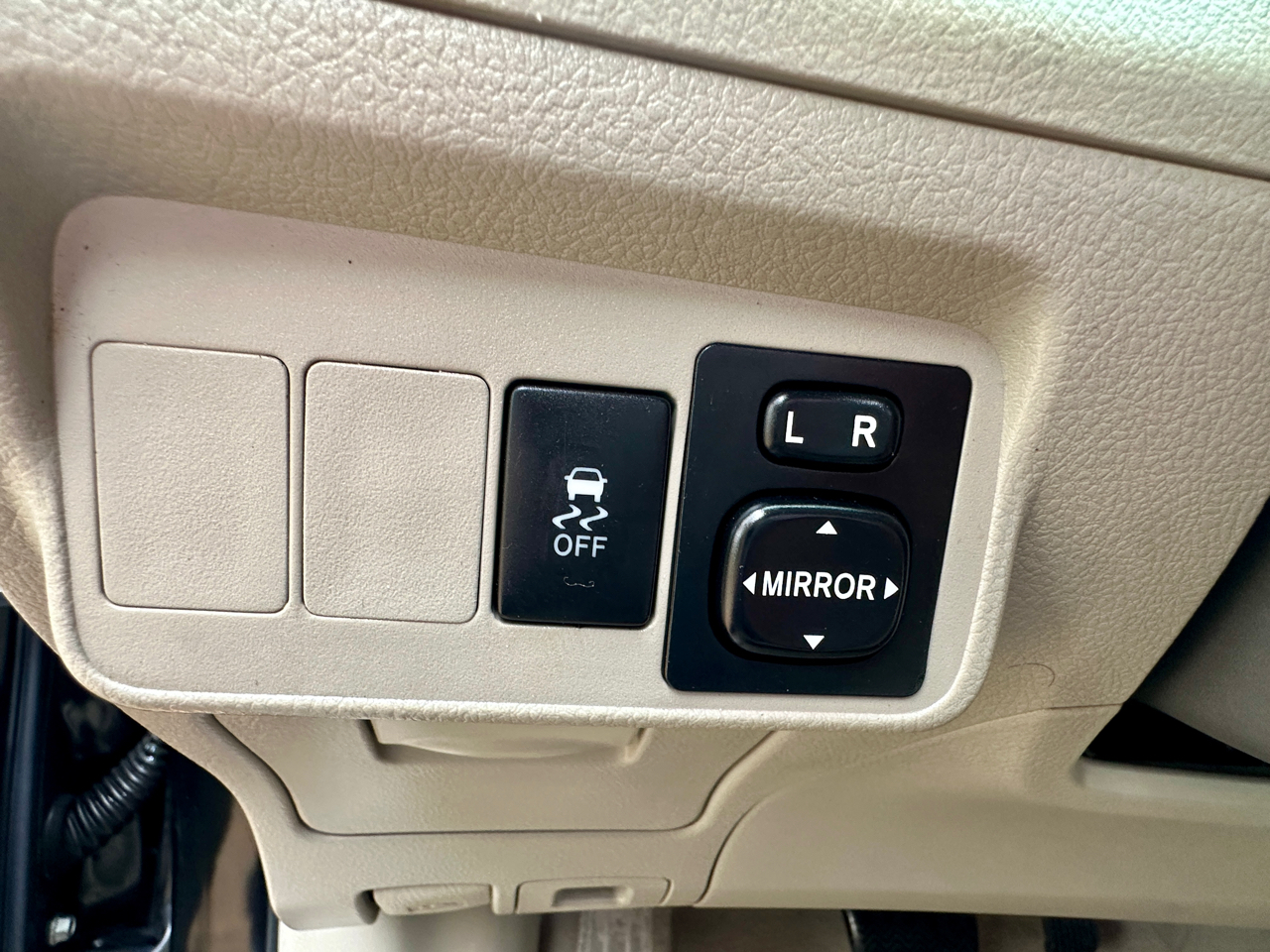 Toyota Corolla 4dr Sdn LE Auto 2010