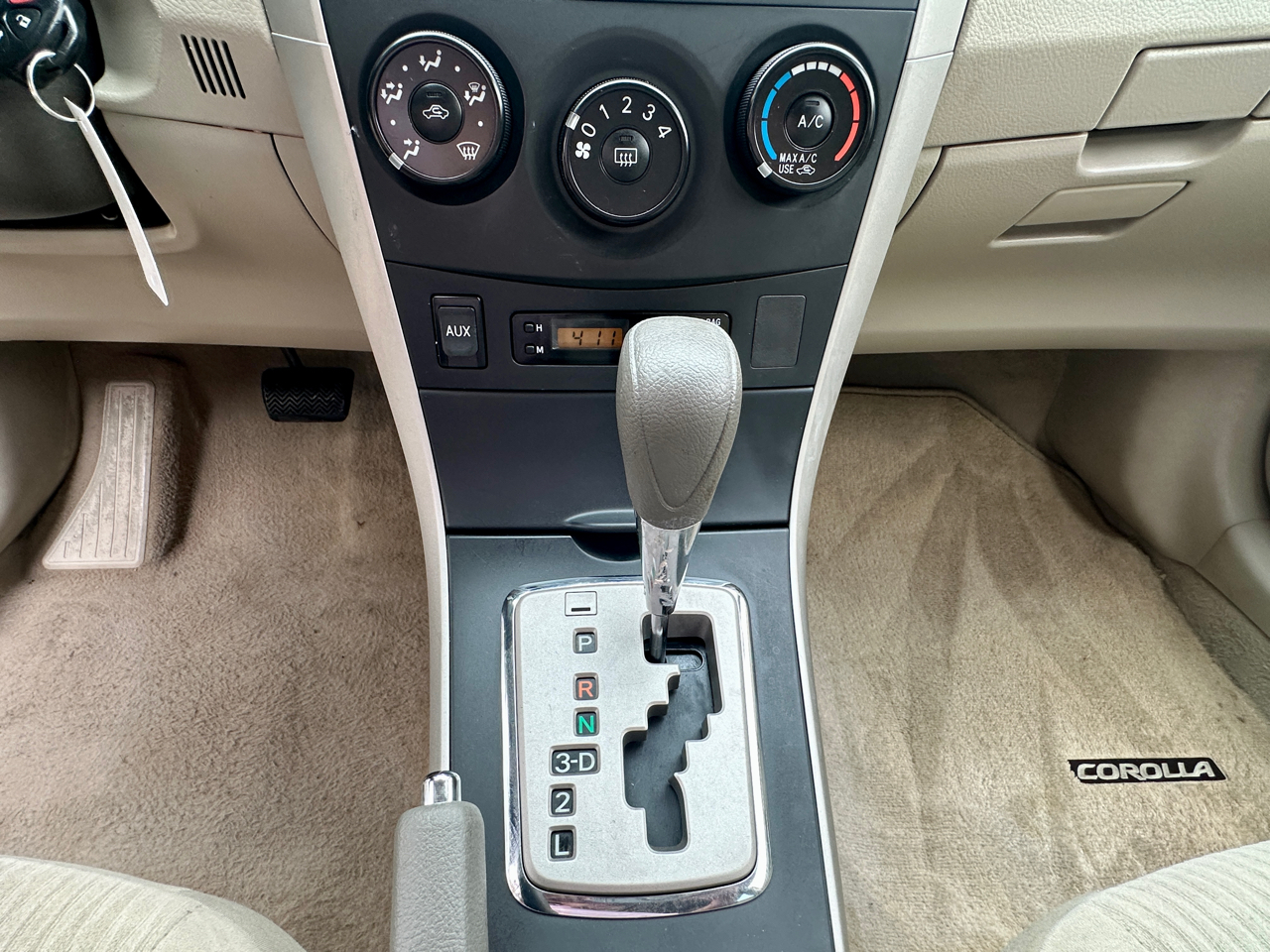 Toyota Corolla 4dr Sdn LE Auto 2010